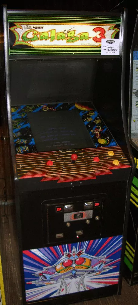 Image n° 1 - cabinets : Galaga 3 (rev. C) Image n° 1 - cabinets : Galaga 3 (rev. C)